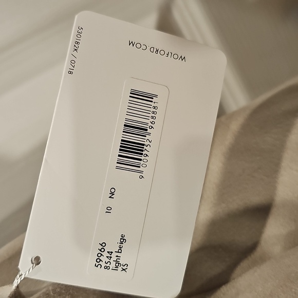 WOLFORD Light Beige Velour Tank Top sz XS NWT - Picture 2 of 8